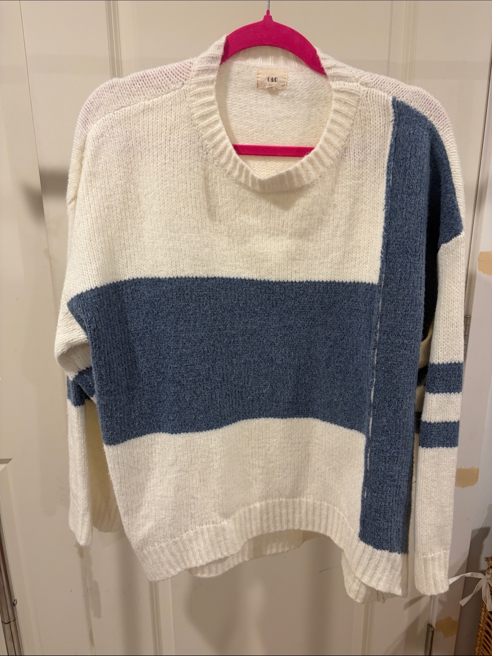 Cozy Colorblock Crewneck Sweater in Cream and Blue
